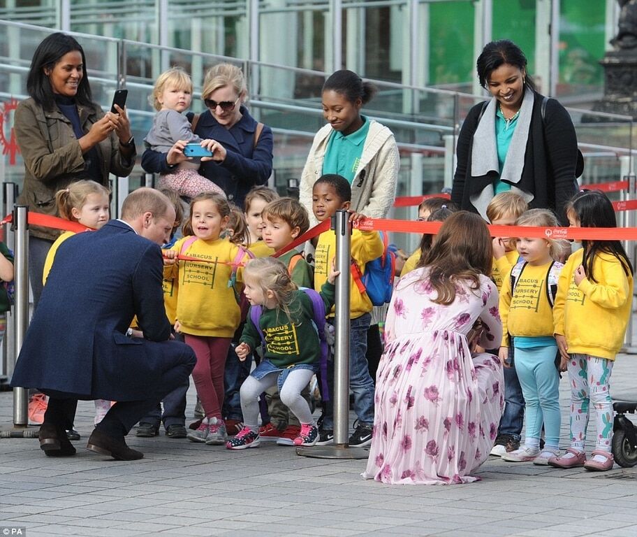 Кейт Миддлтон в нежном розовом платье поддержала День психического здоровья в Лондоне