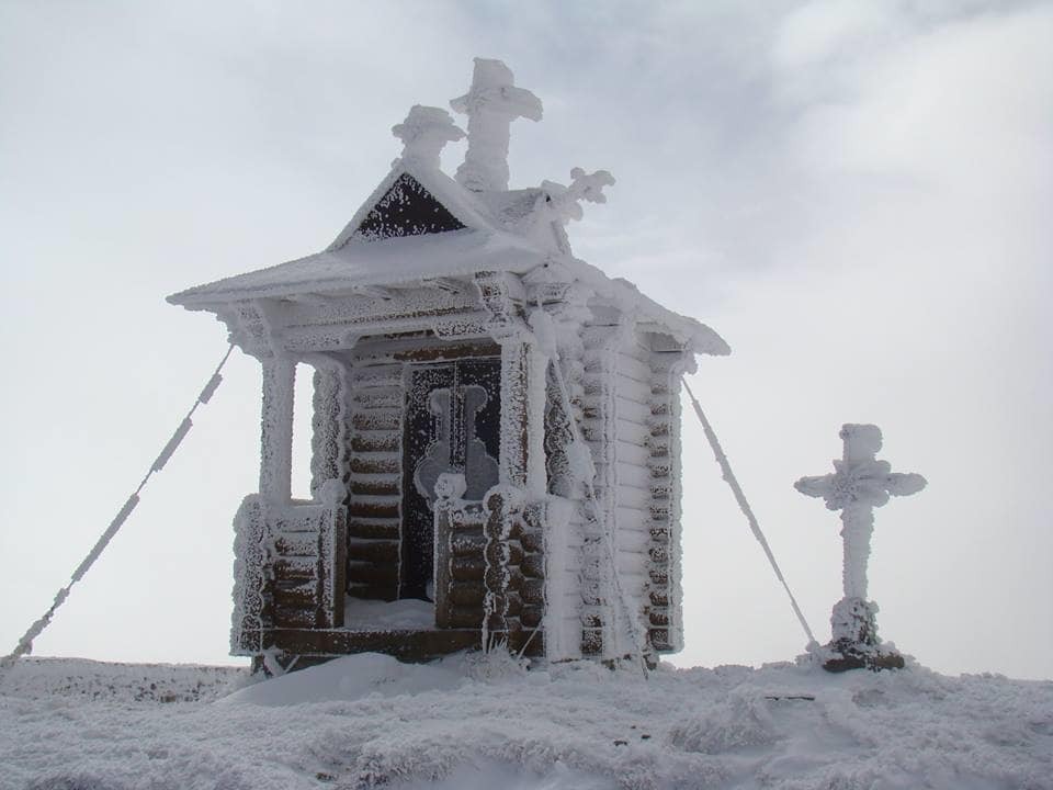 Карпати замело снігом