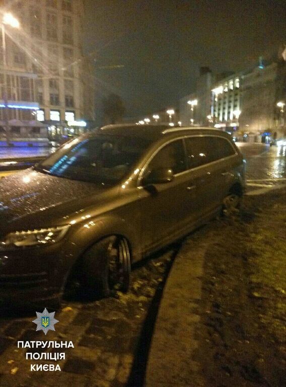 В центре Киева задержали пьяного водителя: проехался по клумбе