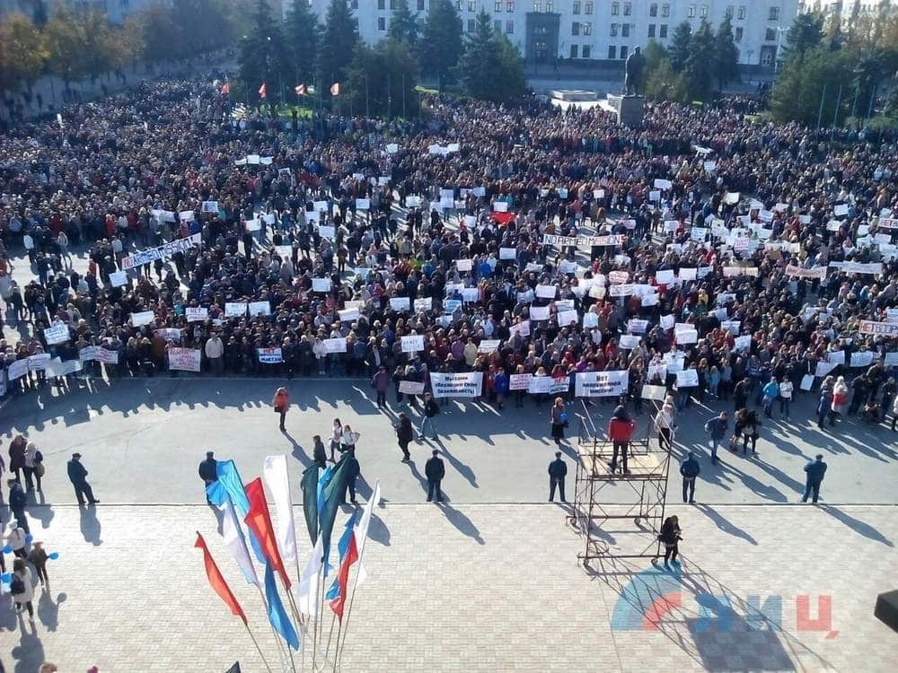 В Луганске студентов согнали на массовку "протеста против ОБСЕ"