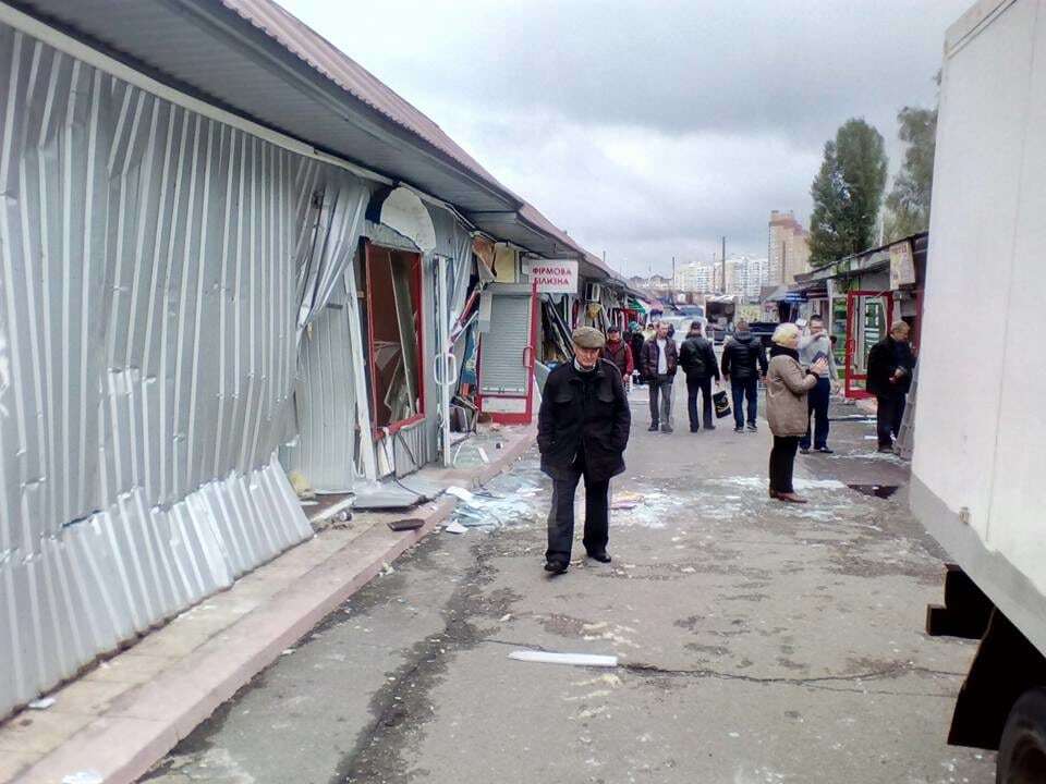 У Києві вночі розгромили понад 30 кіосків