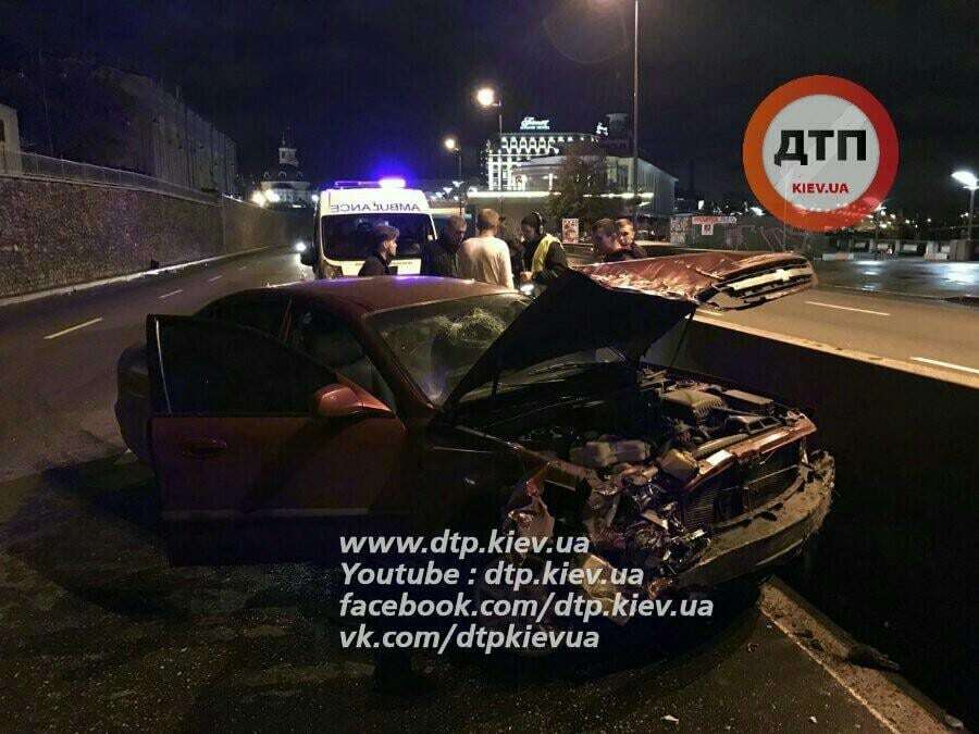 В Киеве пьяный водитель с компанией устроил ДТП