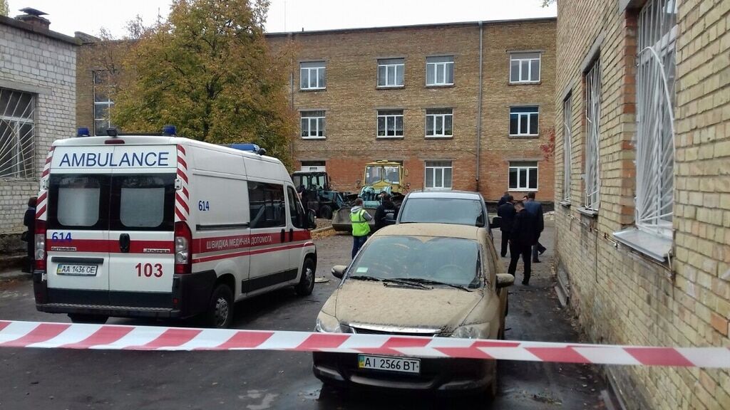 Обвал стены в школе Василькова: эвакуировано более 600 человек