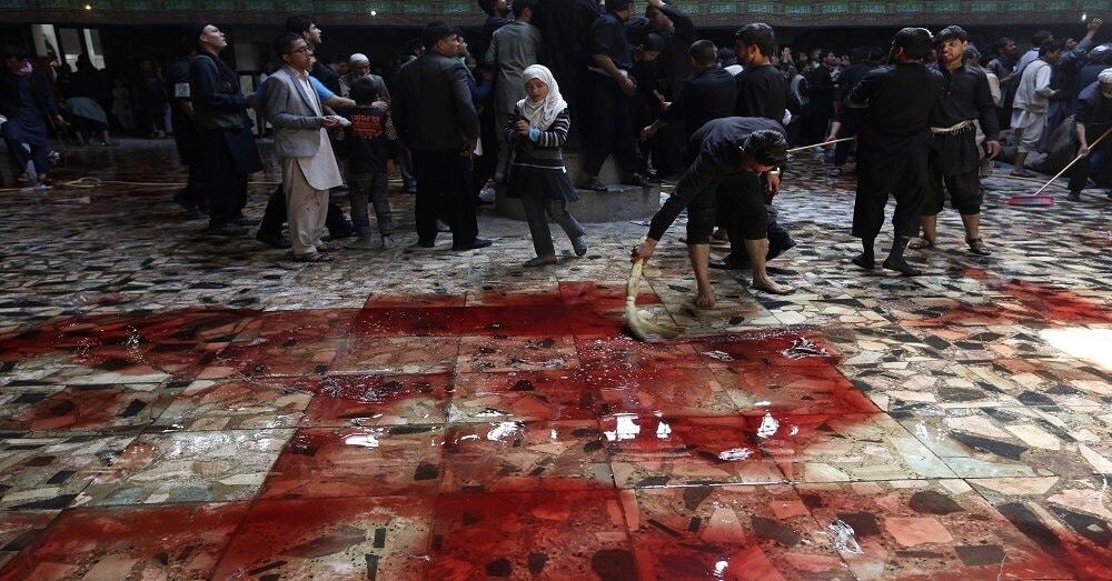 Реки крови: в храме Кабула террорист убил 14 человек. Опубликованы фото 