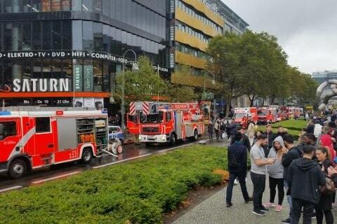 В Берлине произошел пожар в офисе Mercedes Benz: опубликованы фото и видео
