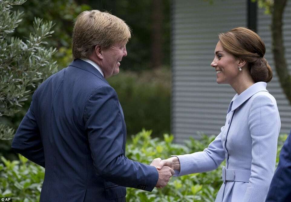Элегантная Кейт Миддлтон очаровала короля Нидерландов в Гааге