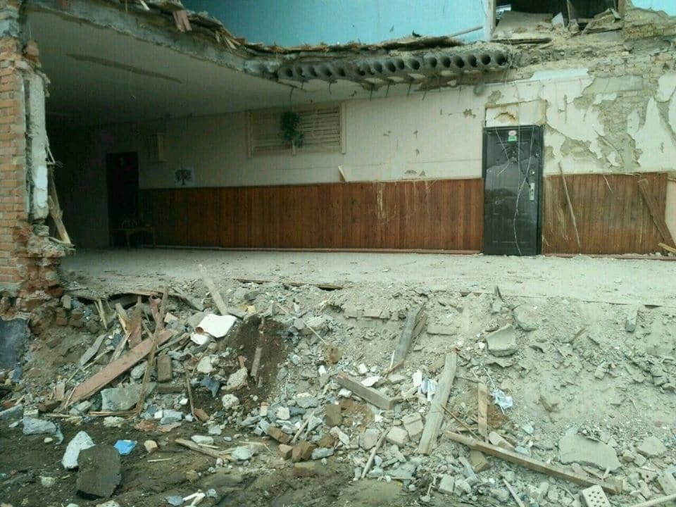 Обвал стены в школе Василькова: спасатели разобрали завалы