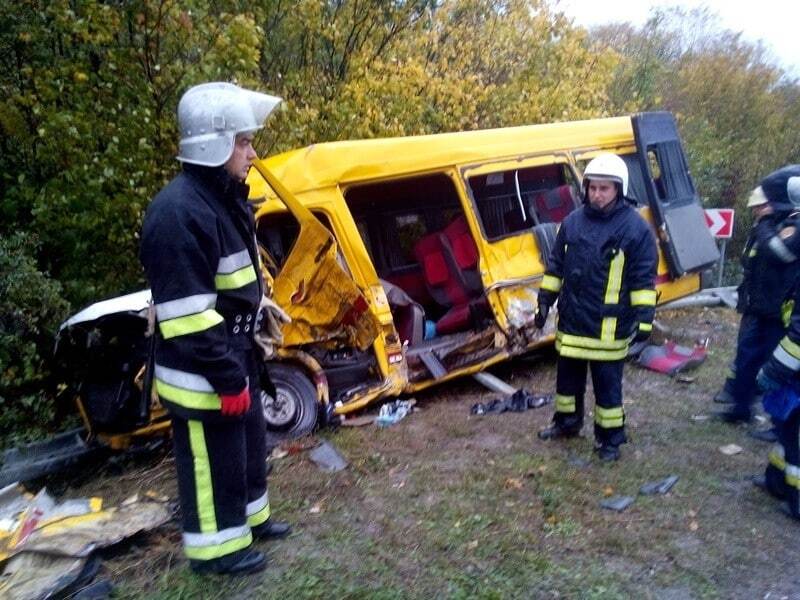 Масштабна ДТП на Хмельниччині: 4 загиблих, 11 постраждалих