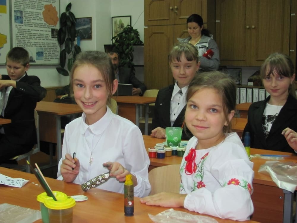 Школярка з Вінниці зібрала понад кілограм срібла для бійців АТО