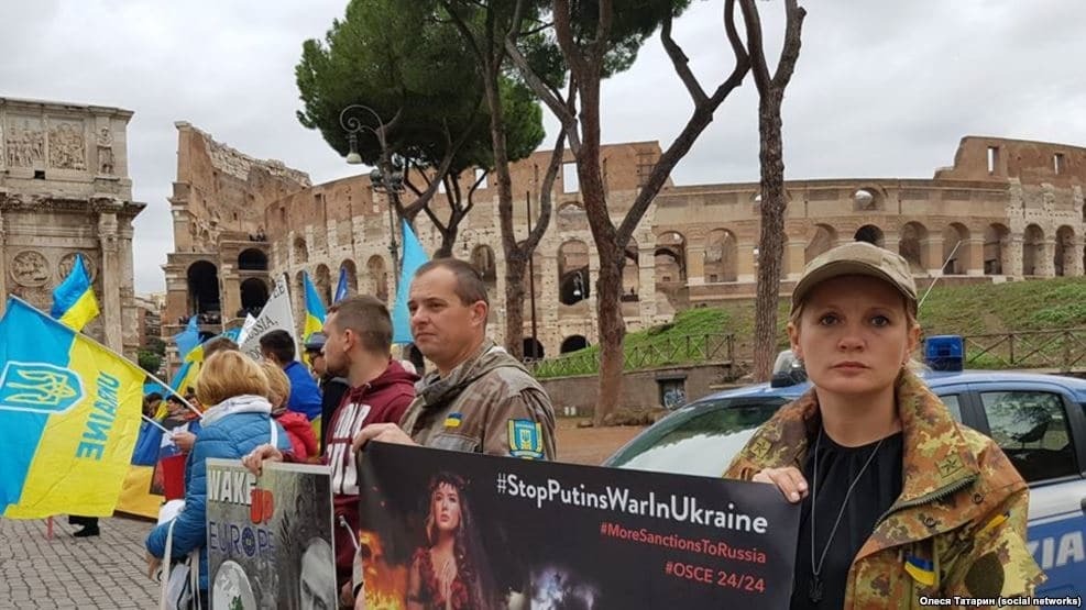 У центрі Рима зібрався мітинг із гаслом "Зупинити війну Путіна"