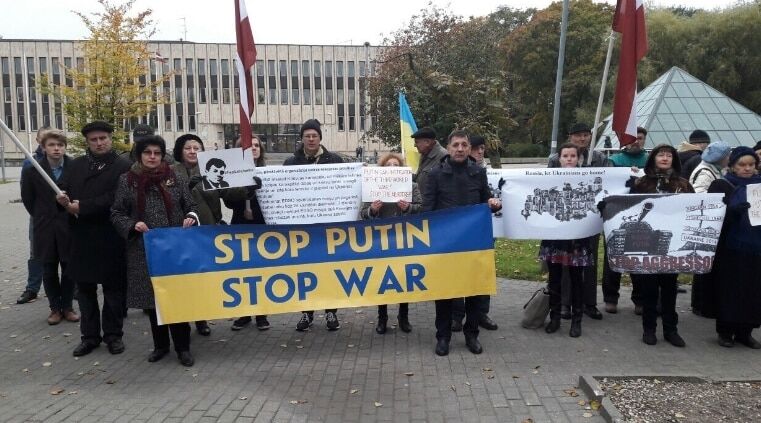 Более 70 стран: по миру прокатилась акция "Stop Putin - Stop War"
