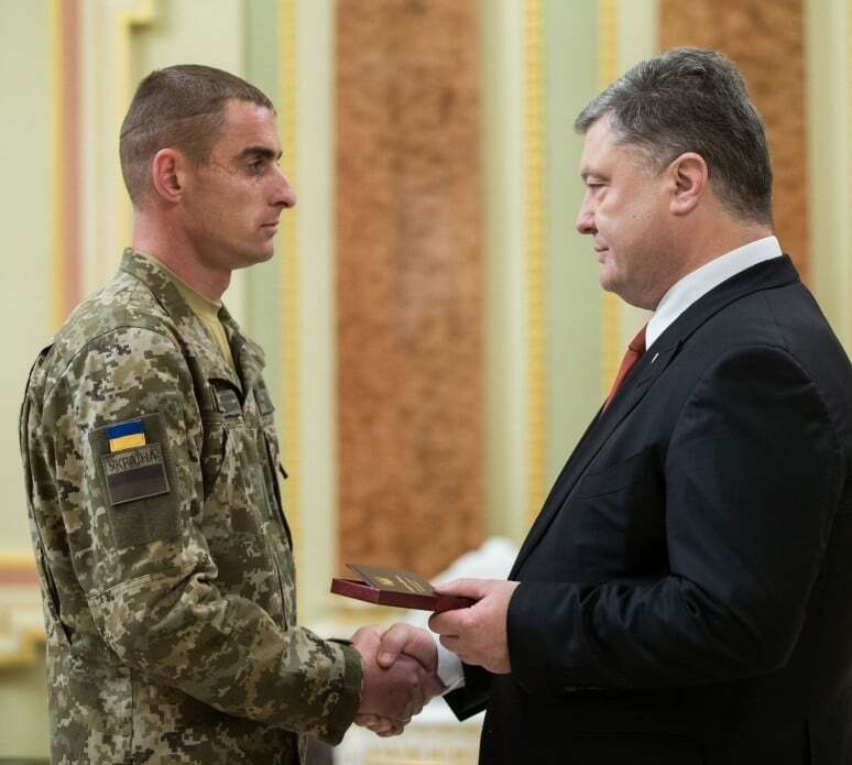 Порошенко відзначив державними нагородами 265 військовослужбовців