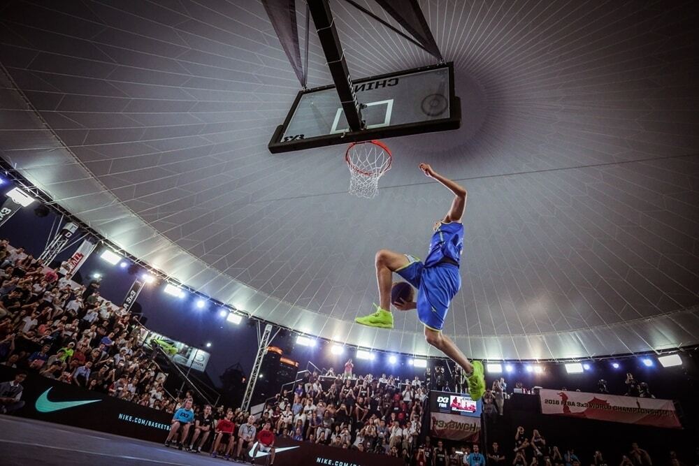 Украинский баскетболист вызвал восторг своим трюком на чемпионате мира: яркие фото