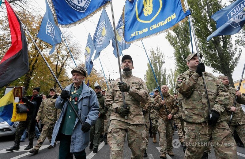 Із сутичками, затриманнями і фаєрами: у Києві відбувся Марш Слави Героїв