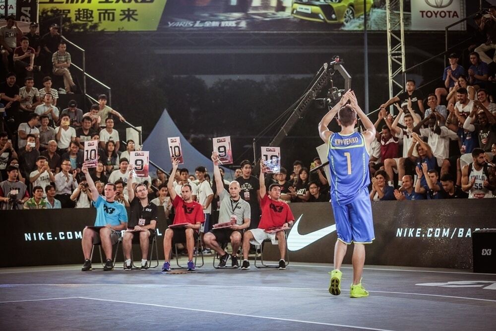 Украинский баскетболист вызвал восторг своим трюком на чемпионате мира: яркие фото