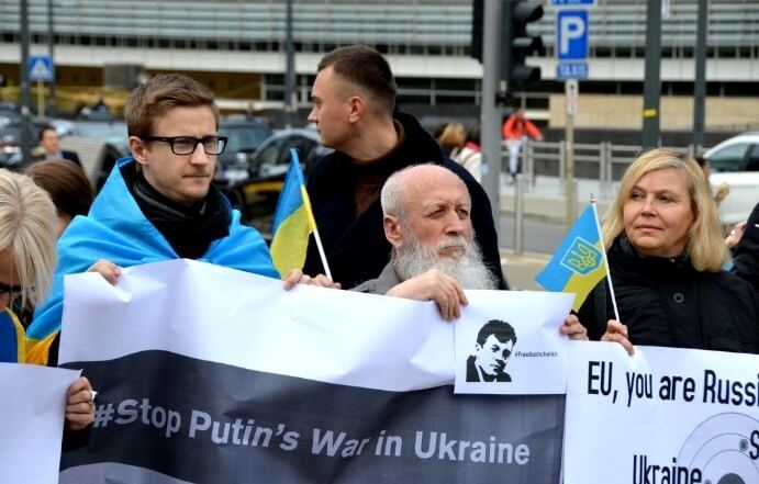Более 70 стран: по миру прокатилась акция "Stop Putin - Stop War"
