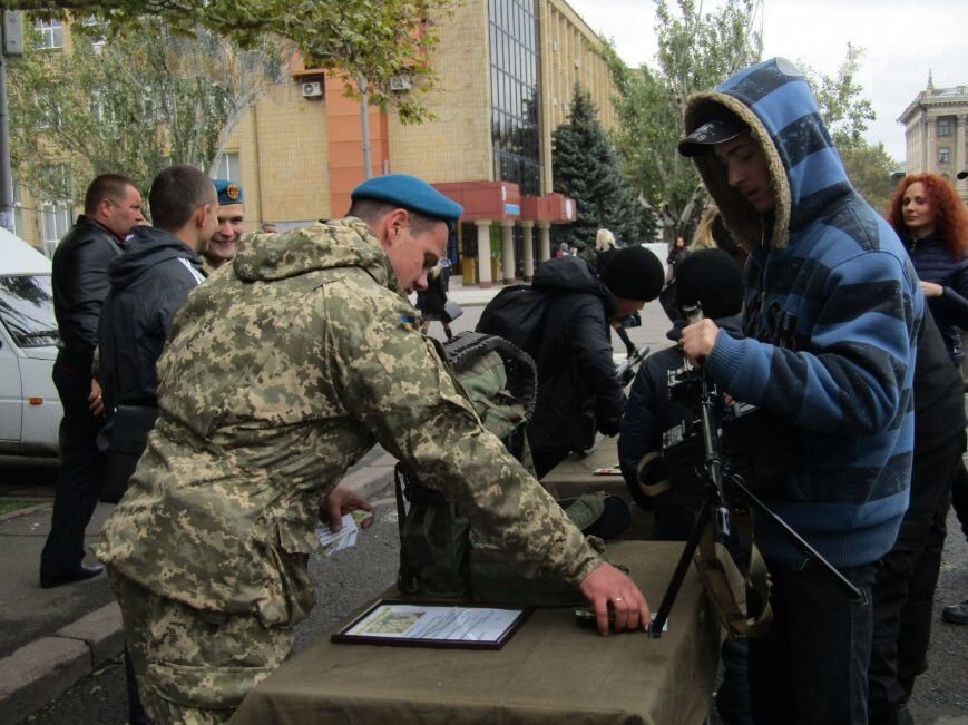 С военной техникой и танцами: в Николаеве отпраздновали День защитника Украины