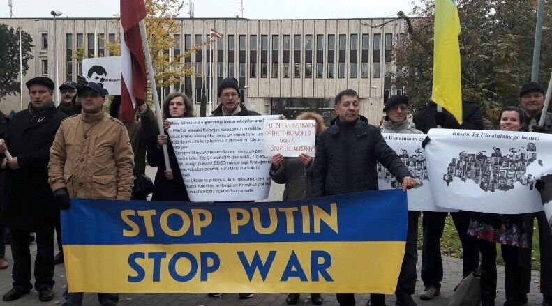 Более 70 стран: по миру прокатилась акция "Stop Putin - Stop War"