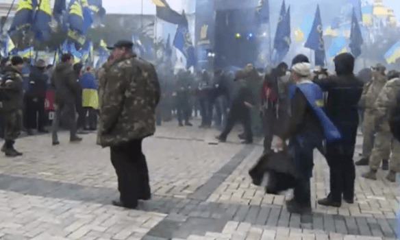 Со стычками, задержаниями и файерами: в Киеве состоялся Марш Славы Героев - опубликованы фото и видео