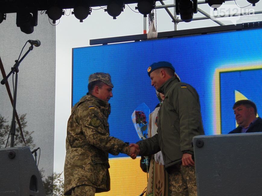 С военной техникой и танцами: в Николаеве отпраздновали День защитника Украины