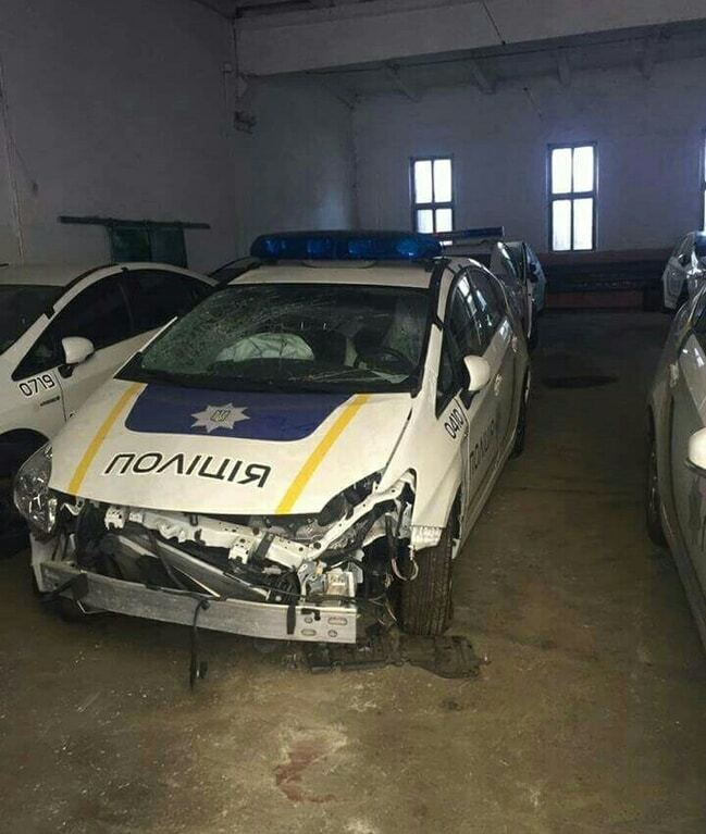Только по Киеву 160 битых: в сети показали кладбище полицейских авто. Опубликованы фото