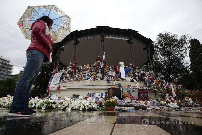 Белые розы для погибших: в Ницце почтили память жертв теракта в День взятия Бастилии