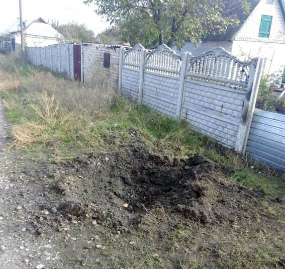 Повреждены 8 домов: полиция показала последствия обстрела террористами Марьинки
