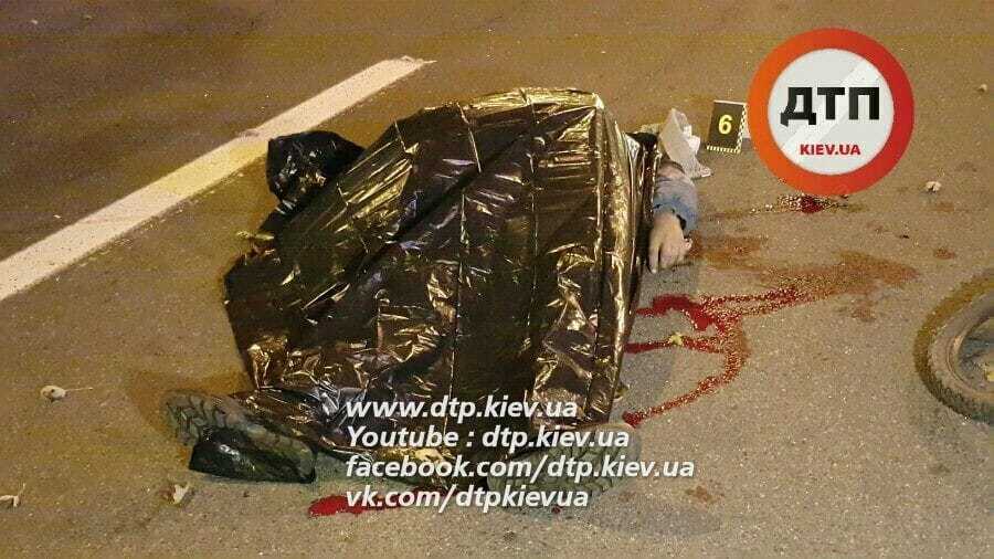 Жуткое смертельное ДТП в Киеве: велосипедист вылетел на пешеходный переход перед авто. Опубликованы фото