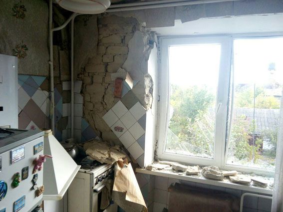 Повреждены 8 домов: полиция показала последствия обстрела террористами Марьинки. Опубликованы фото