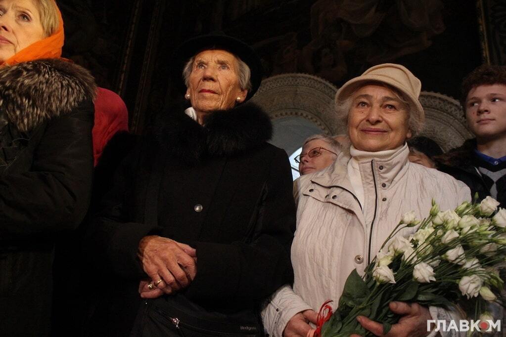 Розовый лимузин и венчание во Владимирском: мэр Глухова женился на экс-депутатке Киевсовета. Фоторепортаж