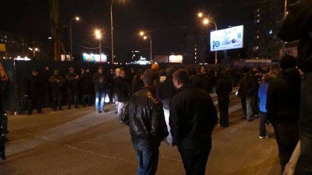 Протесты из-за стройки на "Героев Днепра" в Киеве: в активистов въехал автомобиль
