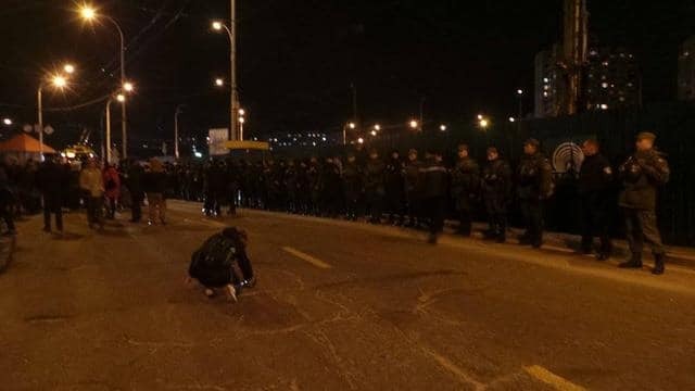 Протести через будівництво на "Героїв Дніпра" у Києві: в активістів в'їхав автомобіль