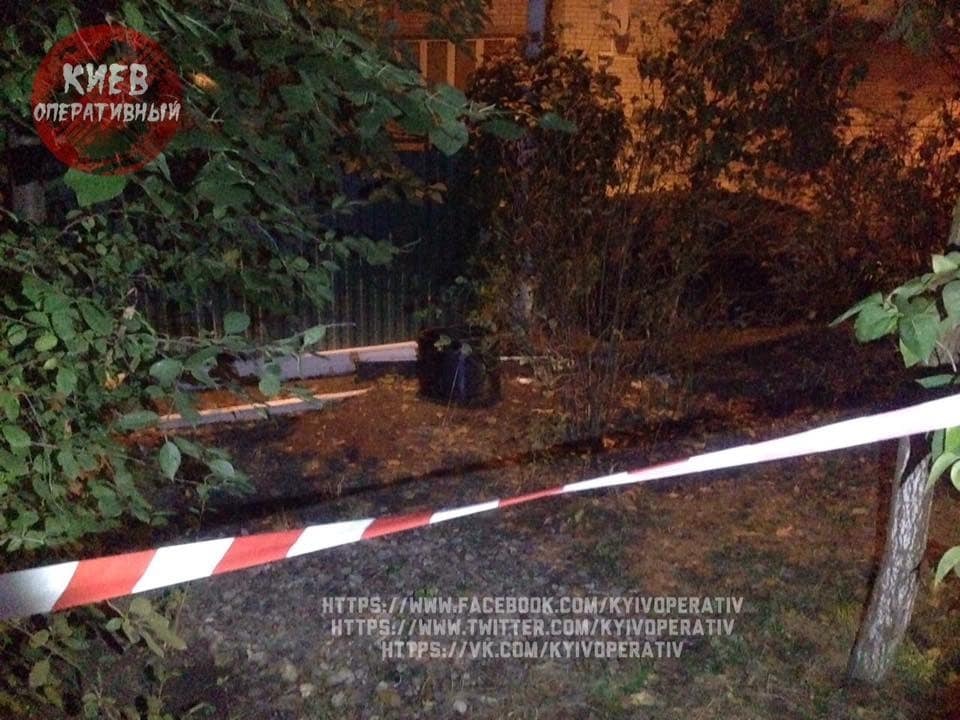 У Києві під житловими будинками виявили снаряд