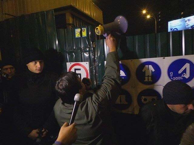 Протести через будівництво на "Героїв Дніпра" у Києві: в активістів в'їхав автомобіль