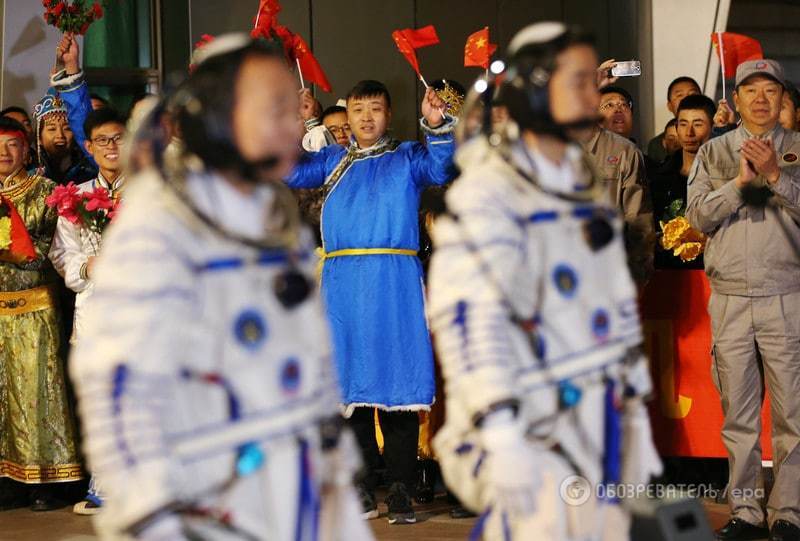 Китай запустив космічний корабель з двома астронавтами