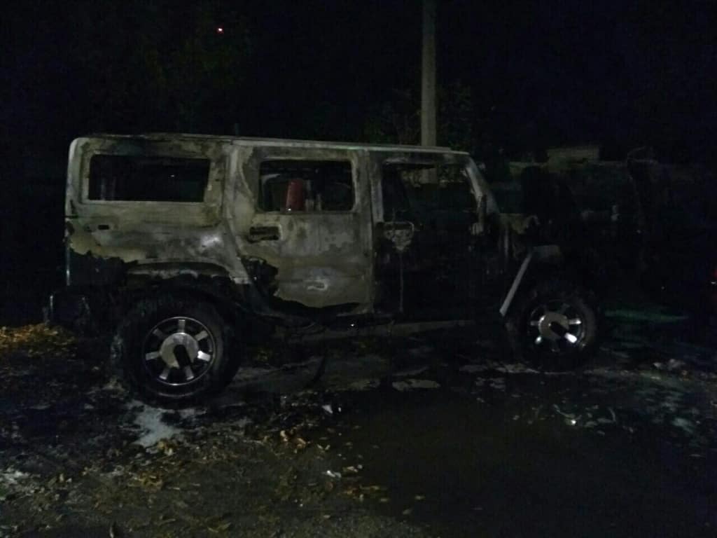 На штрафплощадке сгорел Hummer, за которым ранее гонялась полиция Кременчуга: фото
