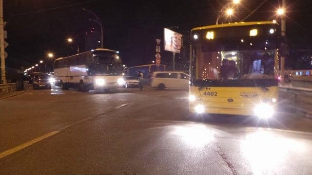 Протести через будівництво на "Героїв Дніпра" у Києві: в активістів в'їхав автомобіль