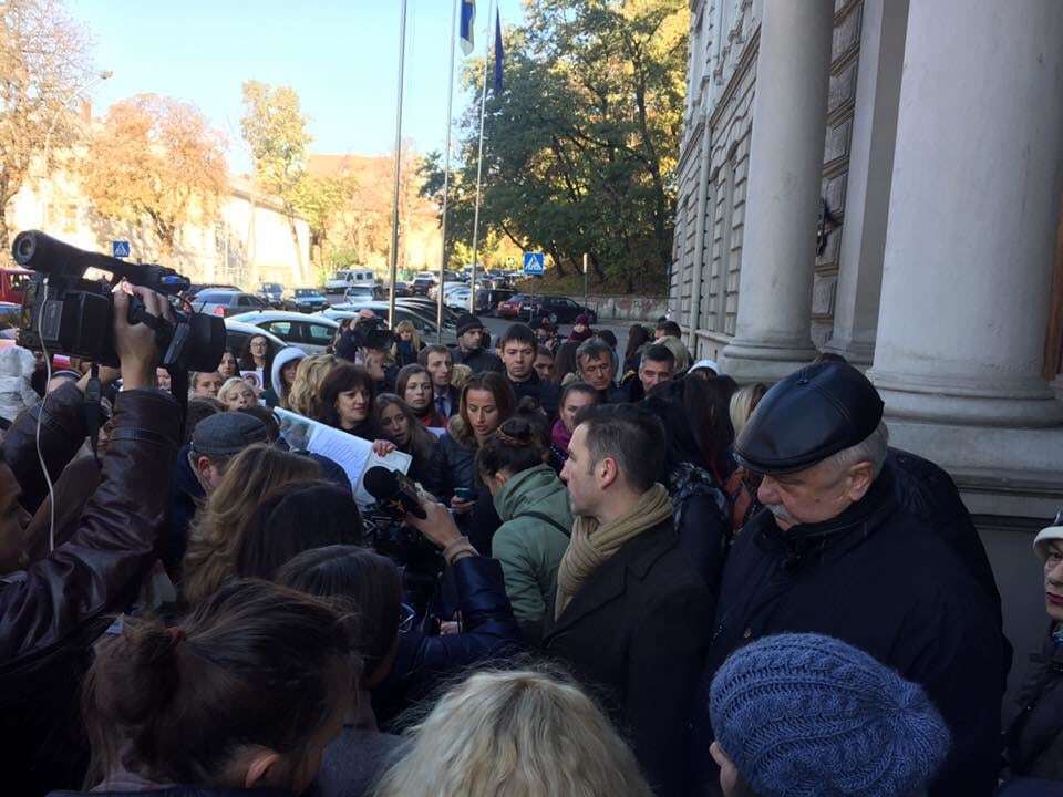 Ми цього так не залишимо: у Львові пройшов мітинг через смерть ненародженої дитини в пологовому будинку