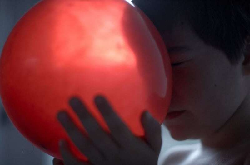 Посмотрите правде в лицо: фотограф делает снимки сына-аутиста, чтобы понять его мир