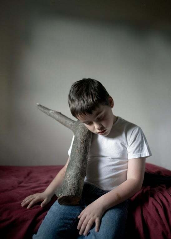Посмотрите правде в лицо: фотограф делает снимки сына-аутиста, чтобы понять его мир