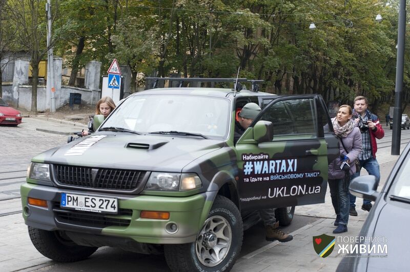 У Львові запрацювало Wartaxi: волонтери збирають кошти на джип для армії