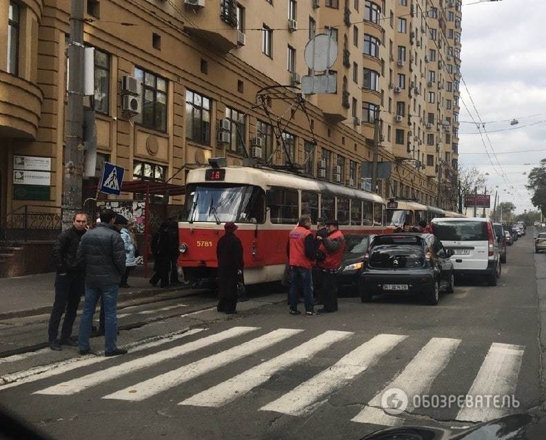 У Києві трамвай із пасажирами потрапив у ДТП
