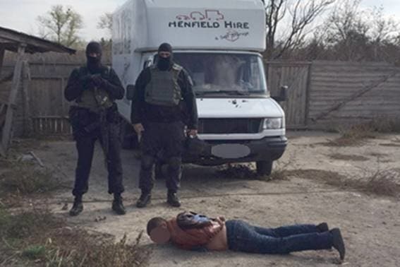 "Всем на пол!": под Киевом задержали банду похитителей