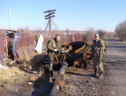 Российские оккупанты сделали селфи на месте своего преступления на Донбассе