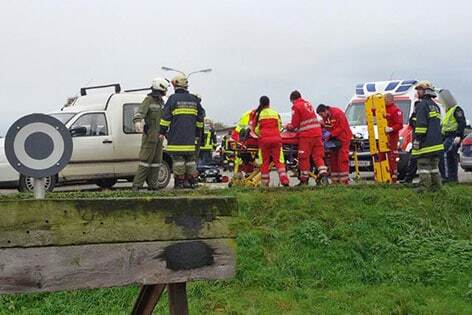 В Австрии пассажирский поезд врезался в товарные вагоны, 16 пострадавших: фотофакт