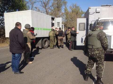Террористы "ДНР" передали Украине 23 заключенных: фотофакт