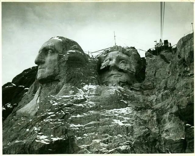 Гора Рашмор: як на скелі висікали президентів США - фото