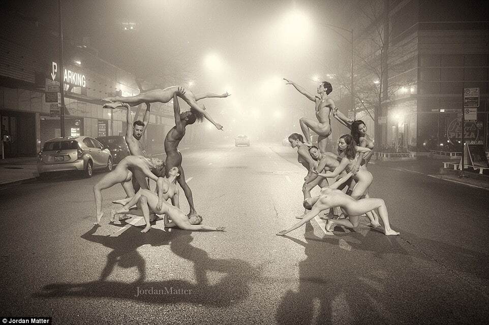 Дикі танці: балерини від Монреаля до Парижа роздяглися для нічної фотосесії