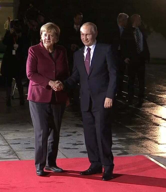 Начало "нормандской встречи": Путин прибыл в Берлин