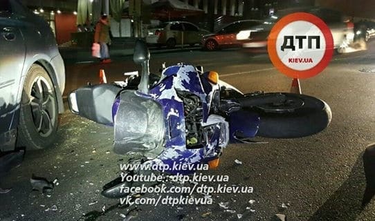 ДТП в центре Киева: мотоциклист попал в больницу